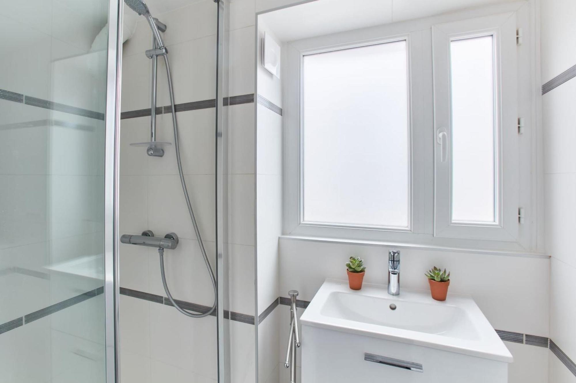 Montmartre & Sacre-Coeur Basilica - 1Br - Cityapartmentstay Párizs Kültér fotó